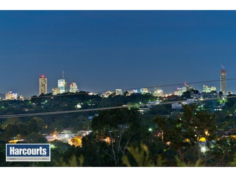 105 Redwood Street, Stafford Heights QLD 4053