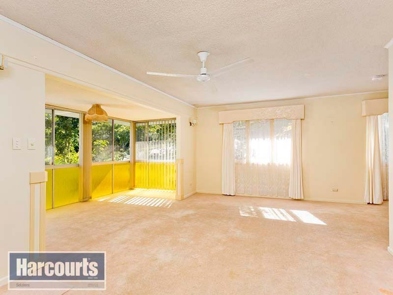 27 Penambul Crescent, Ferny Hills QLD 4055