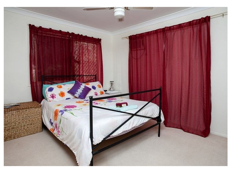 8 Janet Place, Arana Hills QLD 4054