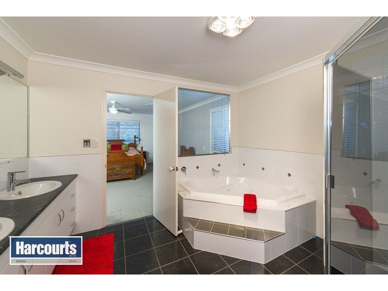 8 Parkview Street, Mitchelton QLD 4053