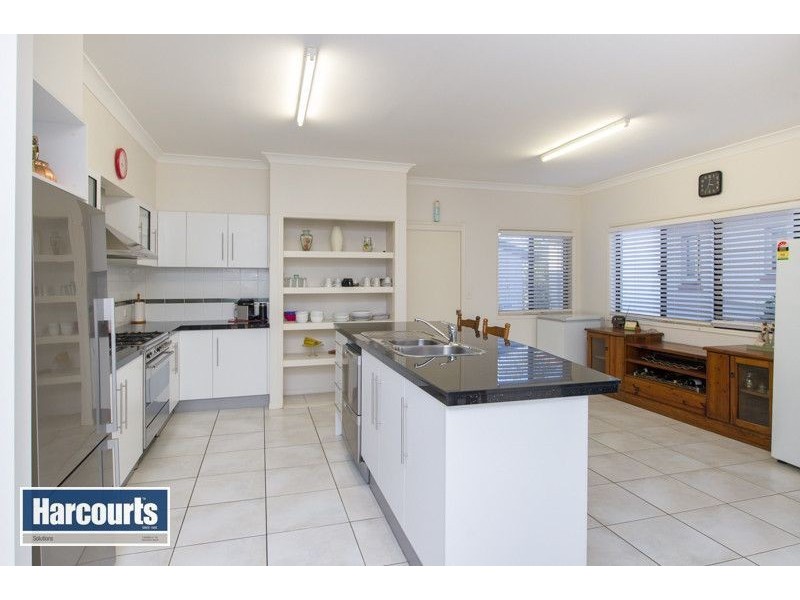 8 Parkview Street, Mitchelton QLD 4053