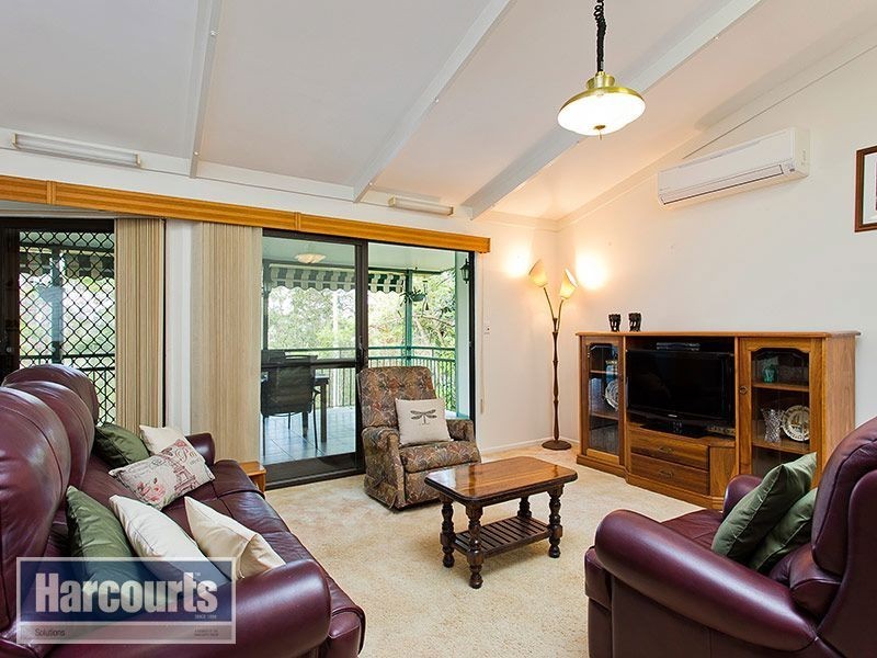 17 Barber Road, Ferny Hills QLD 4055