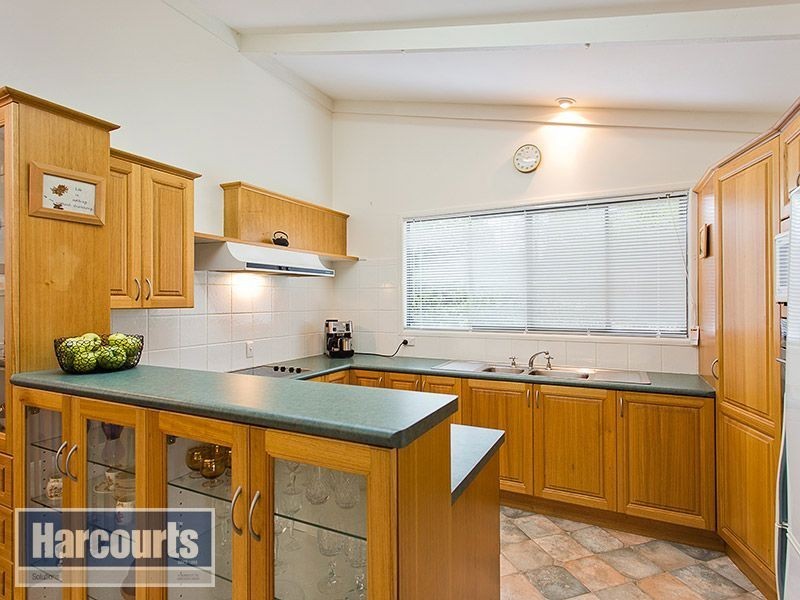 17 Barber Road, Ferny Hills QLD 4055