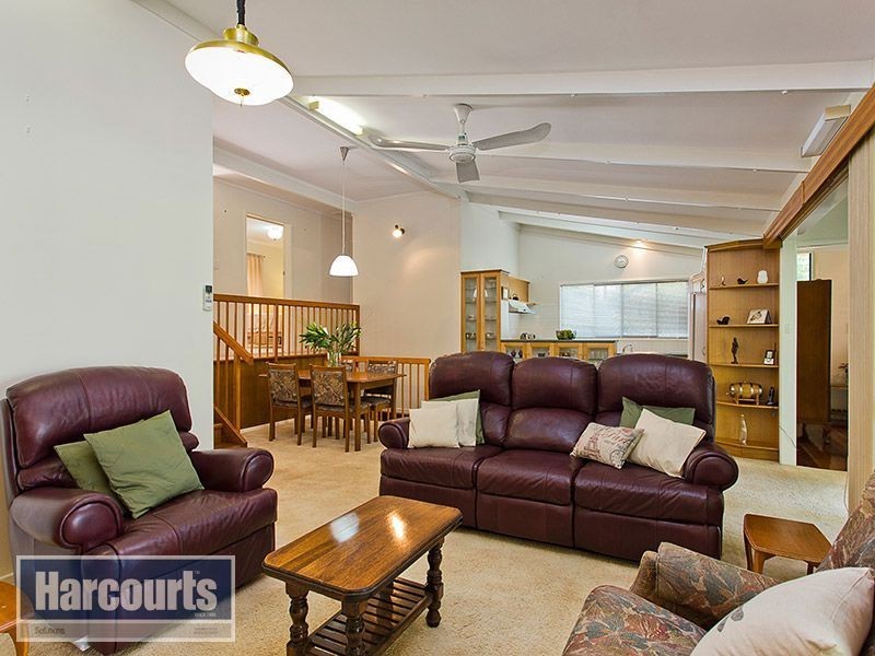 17 Barber Road, Ferny Hills QLD 4055