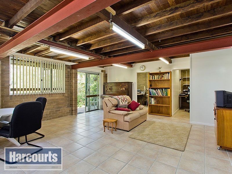 17 Barber Road, Ferny Hills QLD 4055