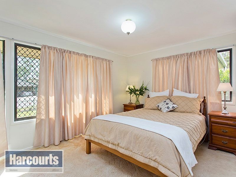17 Barber Road, Ferny Hills QLD 4055