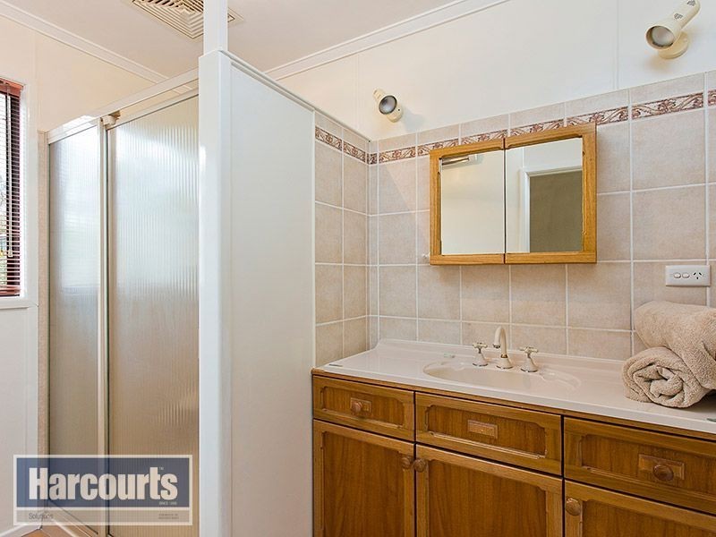 17 Barber Road, Ferny Hills QLD 4055