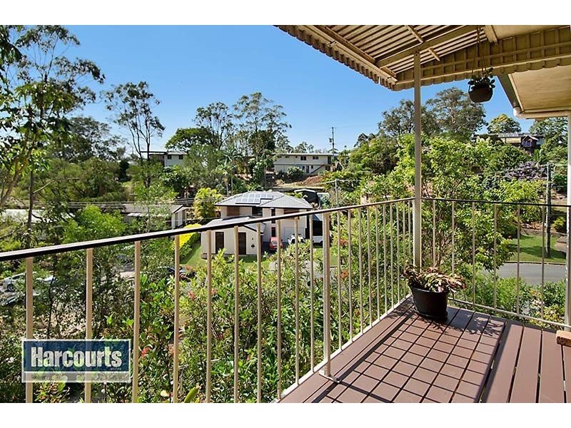 26 Yeerinbool Court, Arana Hills QLD 4054