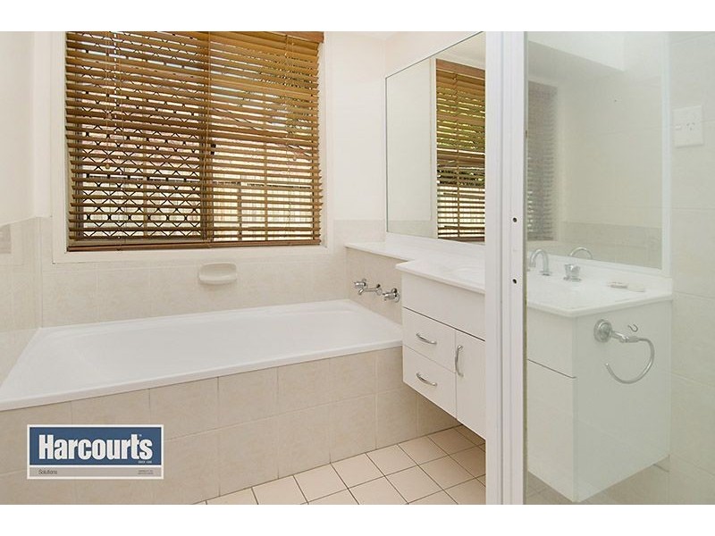 1 Double Bar Court, Arana Hills QLD 4054