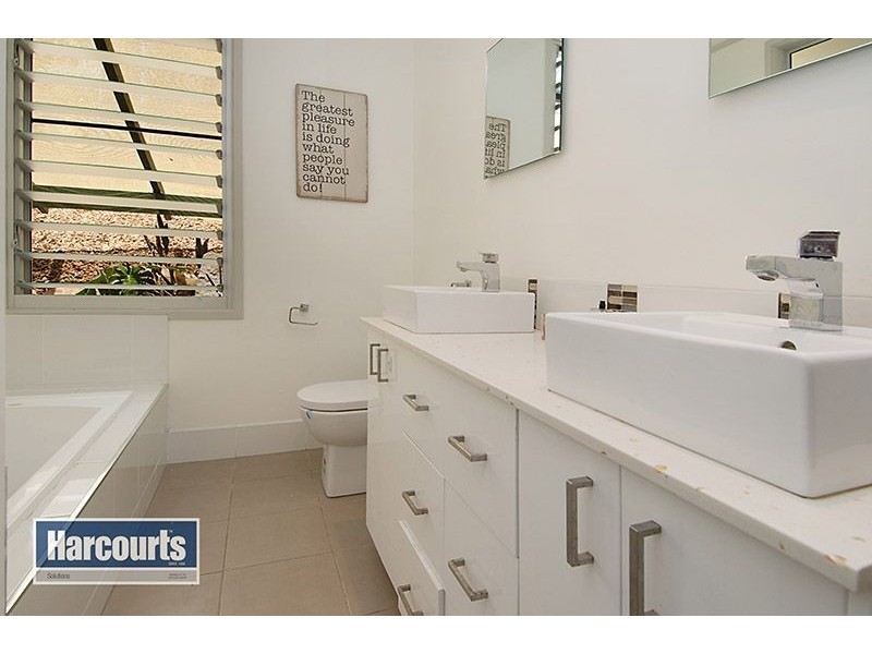 33 Menangle Avenue, Arana Hills QLD 4054