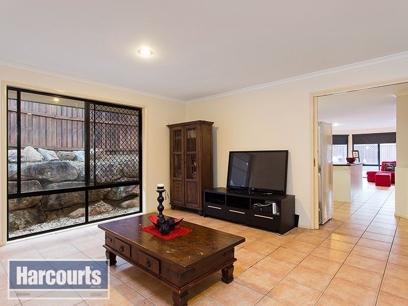 8 Wyellan Place, Upper Kedron QLD 4055