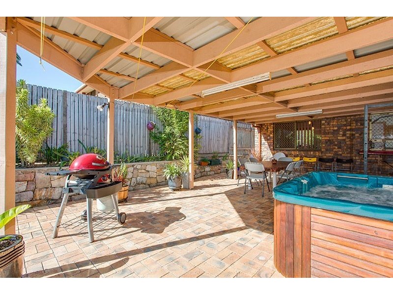 32 Karloff Drive, Stafford Heights QLD 4053