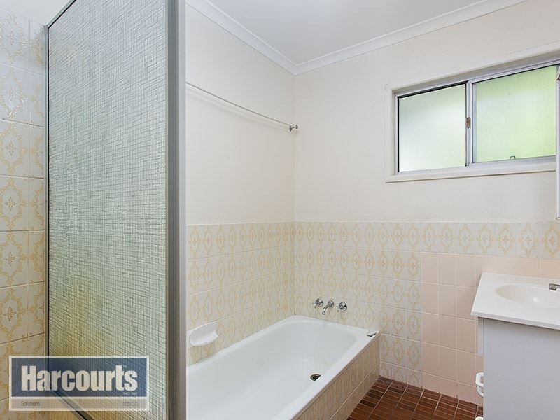 12 Dinterra Avenue, Ferny Hills QLD 4055
