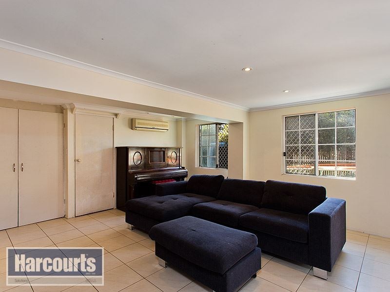 12 Dinterra Avenue, Ferny Hills QLD 4055