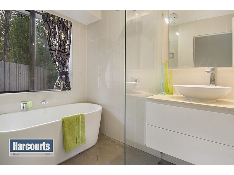 8 Tarawill Crescent, Ferny Hills QLD 4055