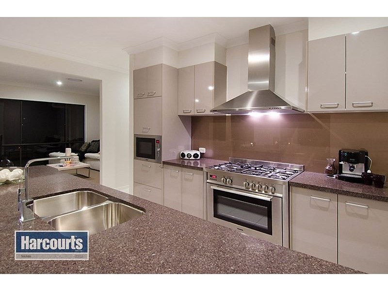 98 Cribb Avenue, Mitchelton QLD 4053