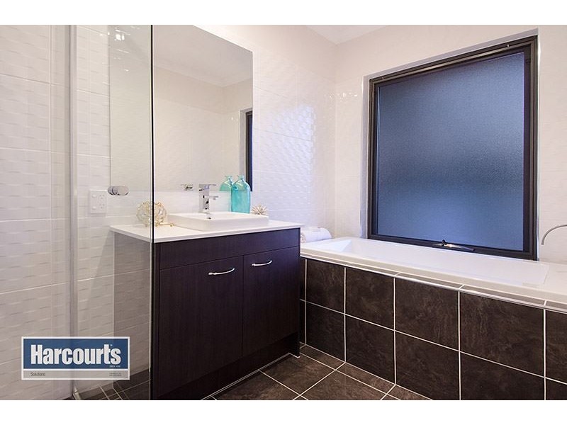 98 Cribb Avenue, Mitchelton QLD 4053