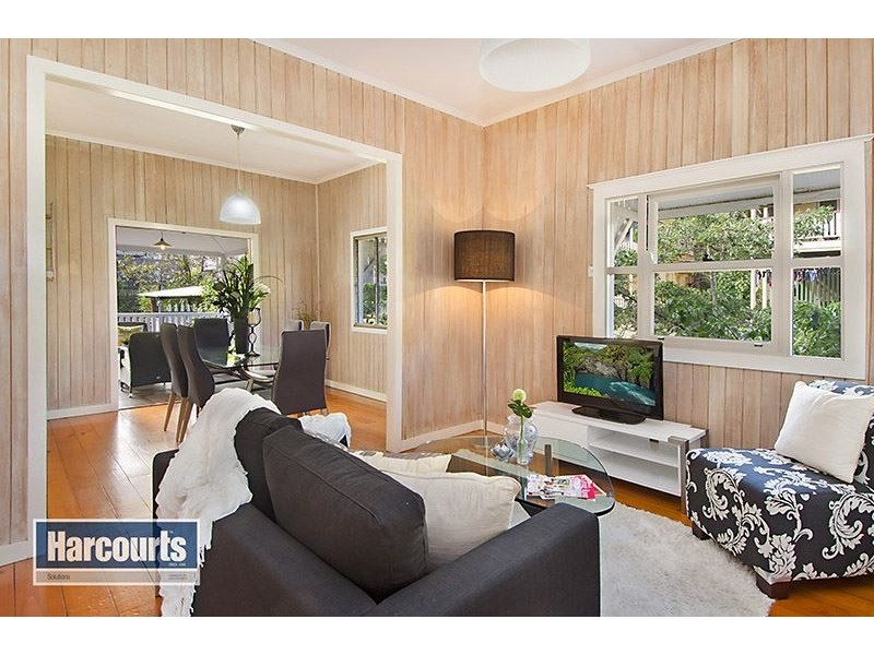 15 Kinnaird Street, Ashgrove QLD 4060