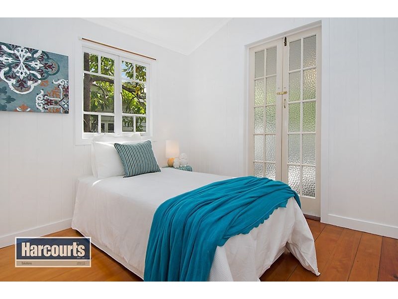 15 Kinnaird Street, Ashgrove QLD 4060