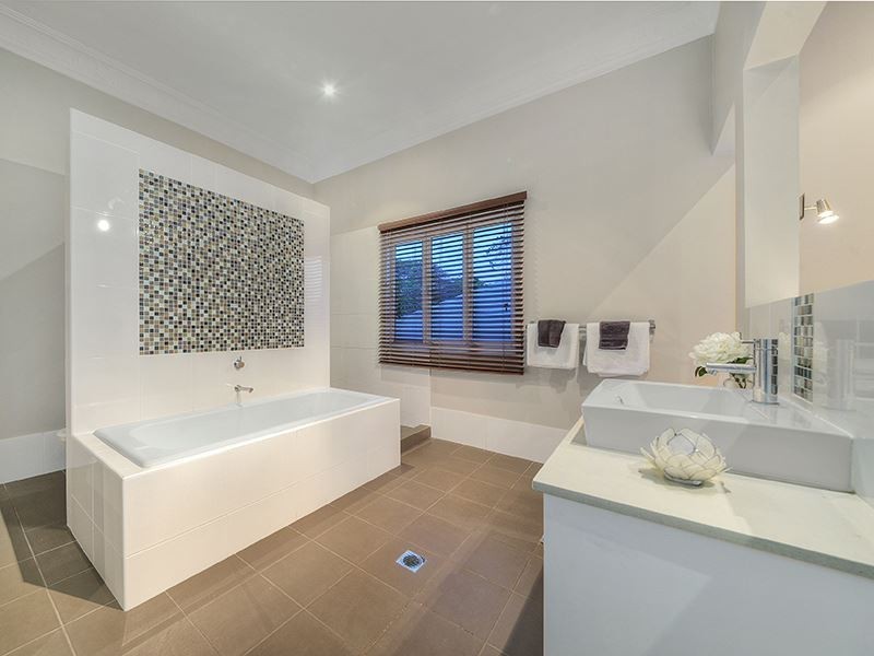 97 Stoneleigh Street, Lutwyche QLD 4030