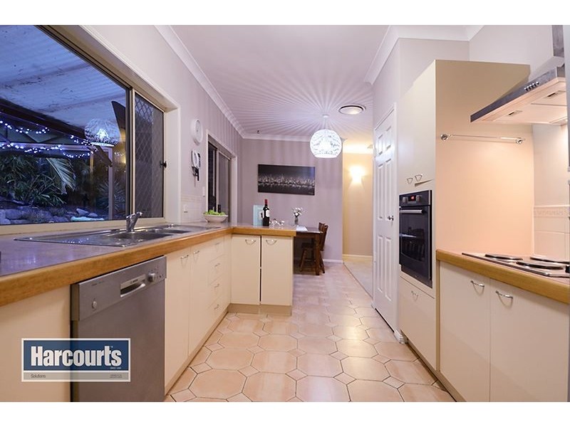 33 Walkers Road, Everton Hills QLD 4053