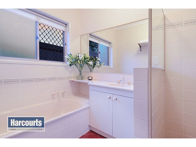 33 Walkers Road, Everton Hills QLD 4053