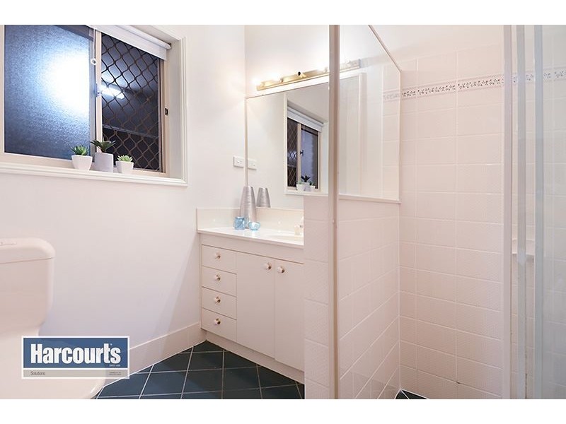 33 Walkers Road, Everton Hills QLD 4053