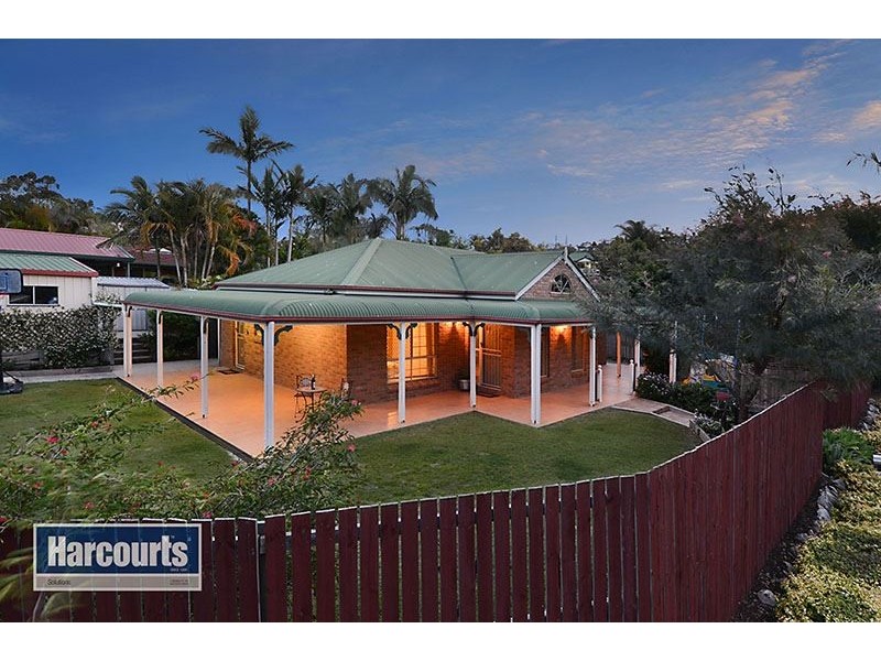 33 Walkers Road, Everton Hills QLD 4053
