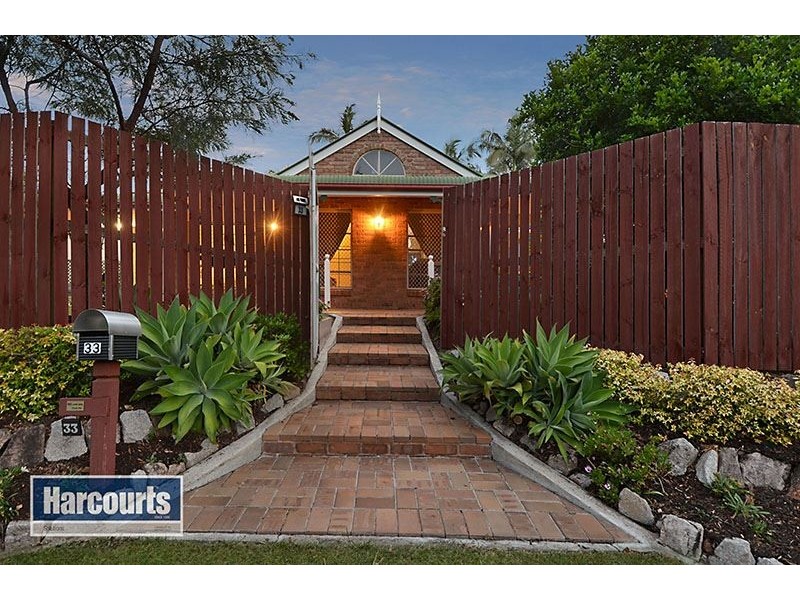 33 Walkers Road, Everton Hills QLD 4053