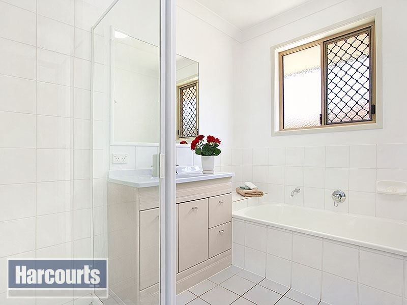 8 Kyeamba Close, Upper Kedron QLD 4055