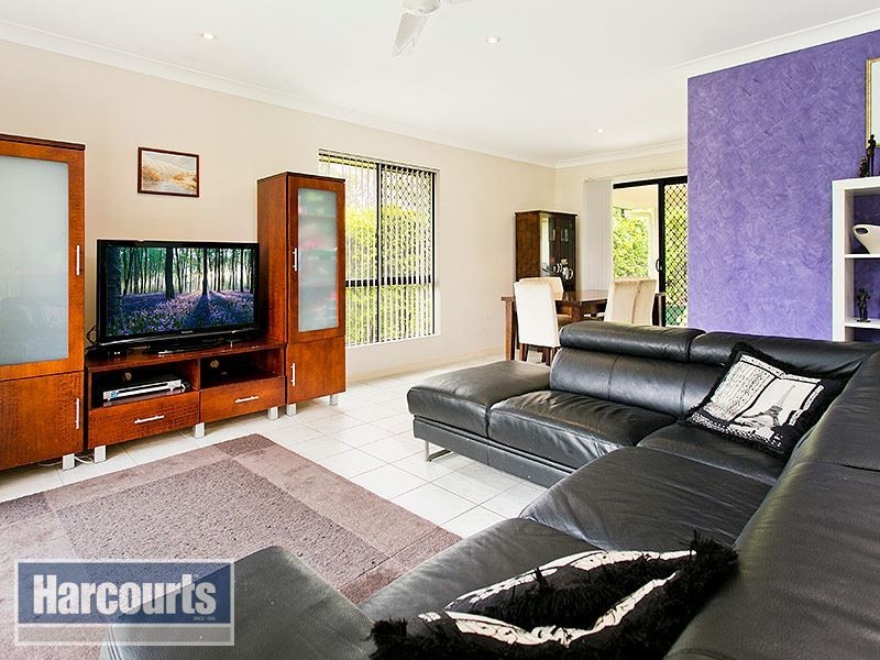 4 Edinburgh Close, Upper Kedron QLD 4055