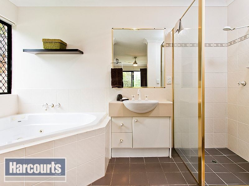 4 Edinburgh Close, Upper Kedron QLD 4055