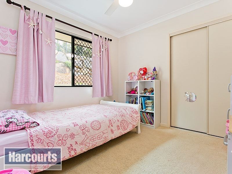 4 Edinburgh Close, Upper Kedron QLD 4055