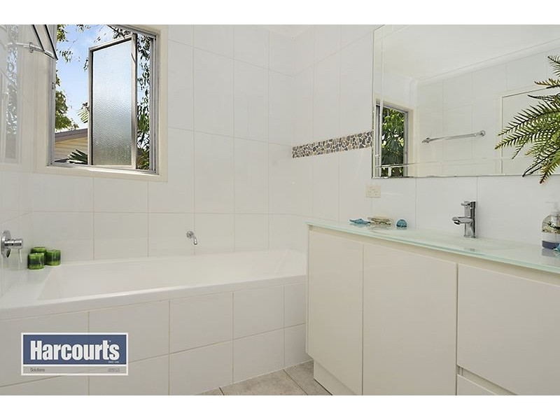 9 Barber Road, Ferny Hills QLD 4055