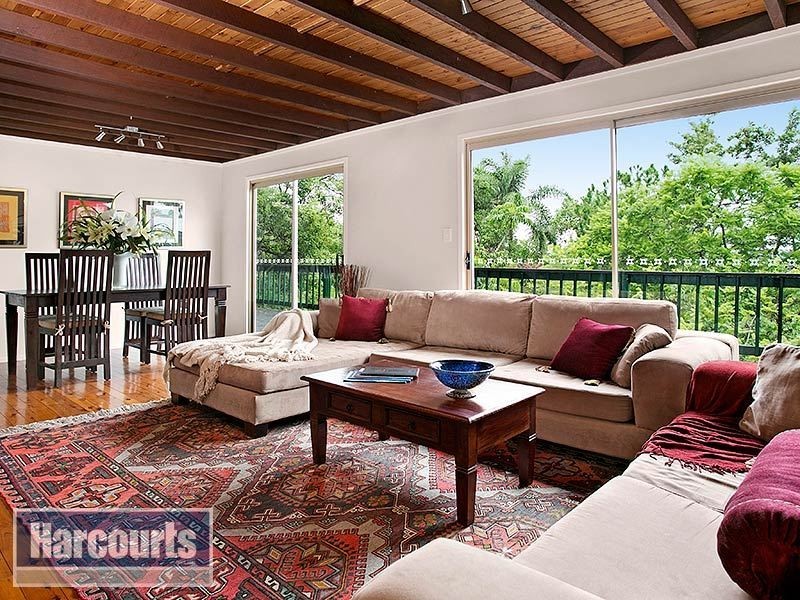 27 Plucks Road, Arana Hills QLD 4054