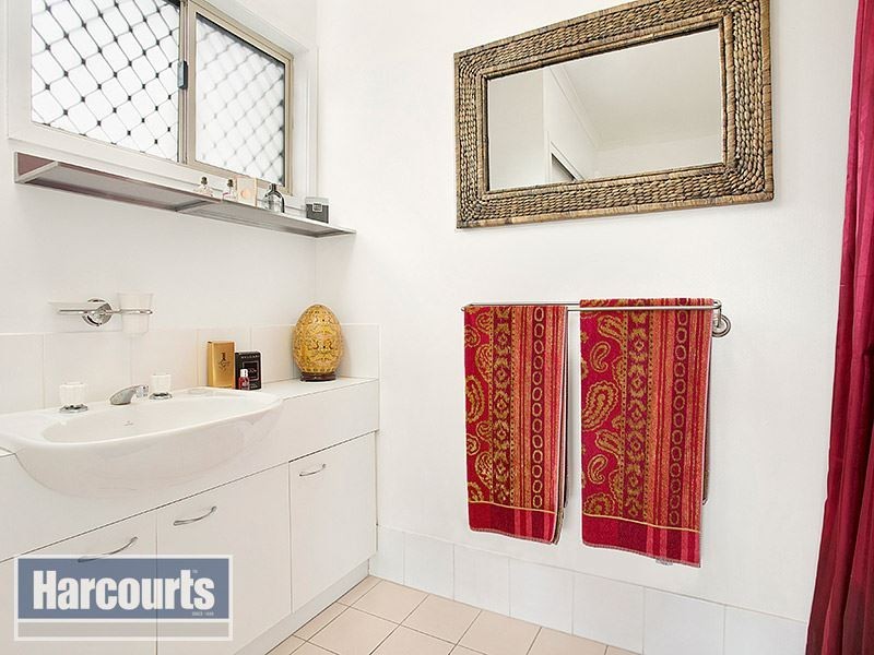 27 Plucks Road, Arana Hills QLD 4054