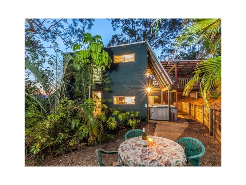 27 Plucks Road, Arana Hills QLD 4054