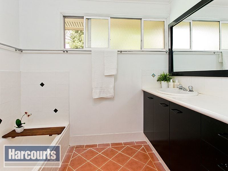13 Burloo Crescent, Ferny Hills QLD 4055