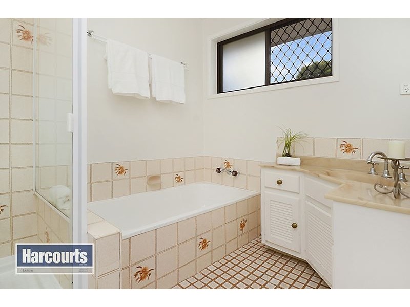 19 Amaroo Avenue, Ferny Hills QLD 4055