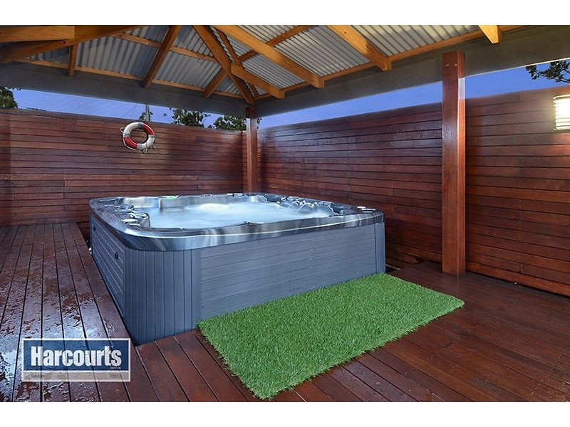 2 Yingally Drive, Arana Hills QLD 4054