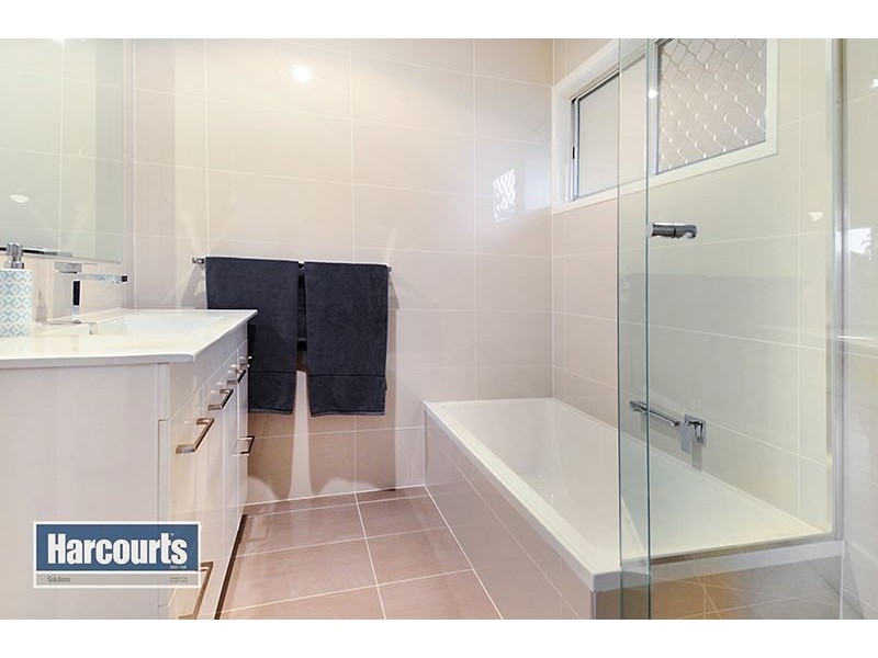 5 Yeerinbool Court, Arana Hills QLD 4054