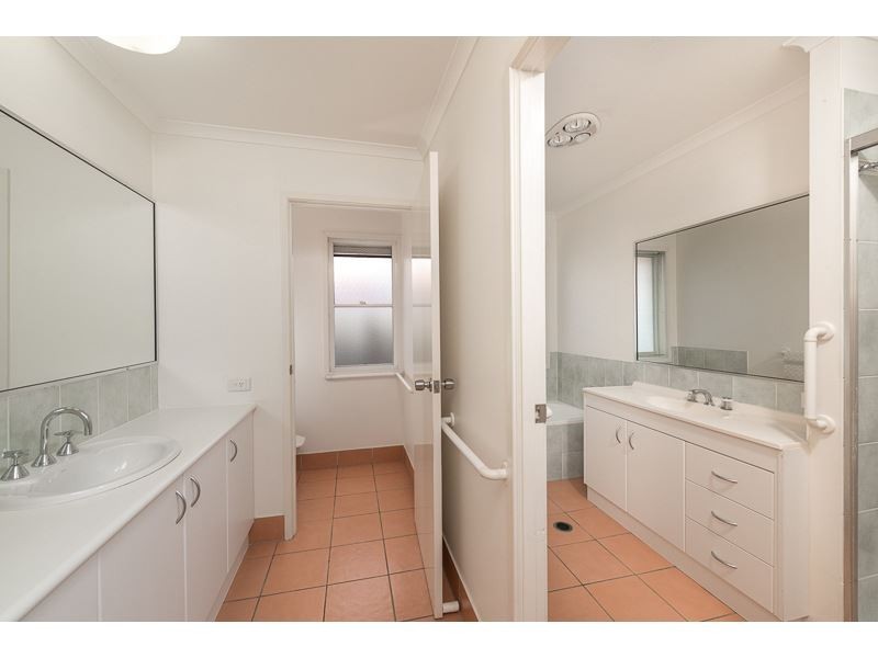 13 Mukurta Street, Chapel Hill QLD 4069
