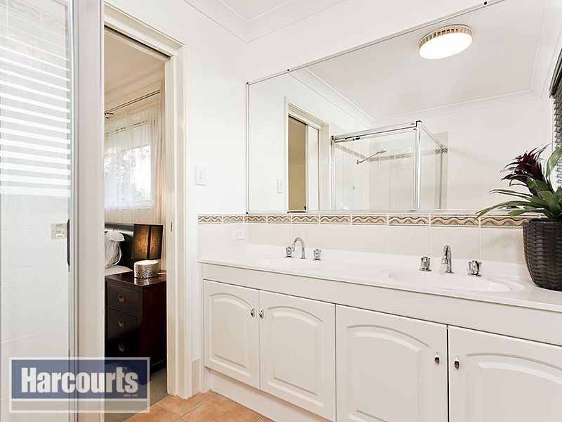 1 Pinehurst Court, Albany Creek QLD 4035