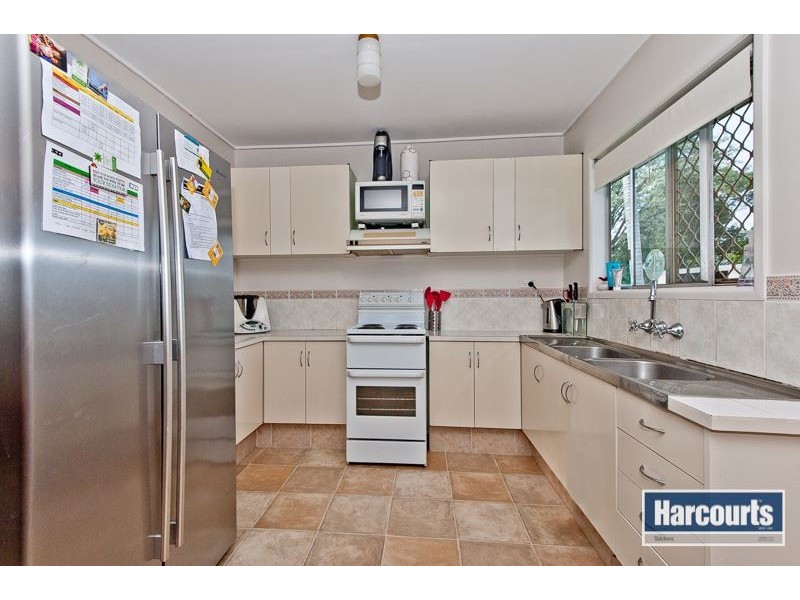 17 Eurobin Crescent, Ferny Hills QLD 4055