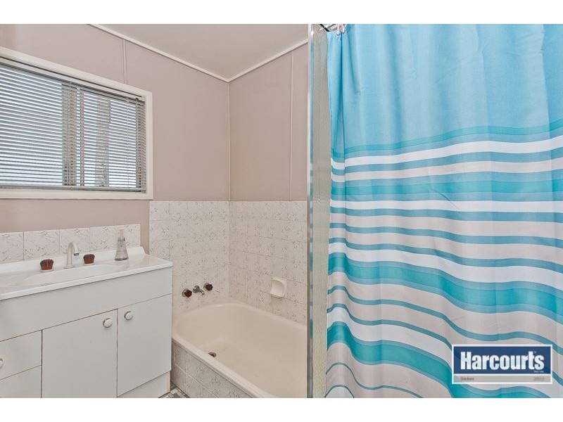 17 Eurobin Crescent, Ferny Hills QLD 4055