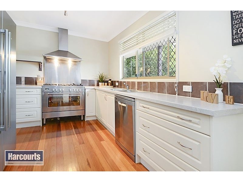 3 Whitewood Place, Arana Hills QLD 4054