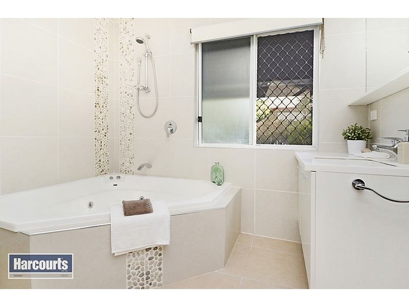 4 Glenwood Place, Ferny Hills QLD 4055