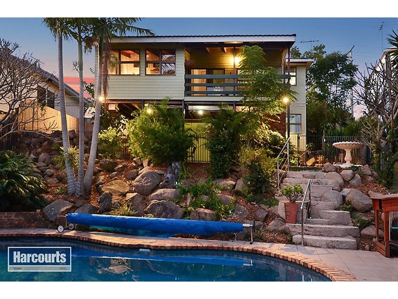 976 South Pine Road, Everton Hills QLD 4053