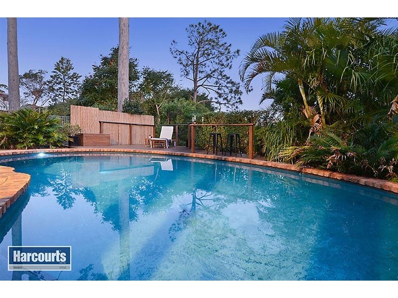 976 South Pine Road, Everton Hills QLD 4053