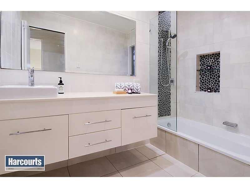 976 South Pine Road, Everton Hills QLD 4053